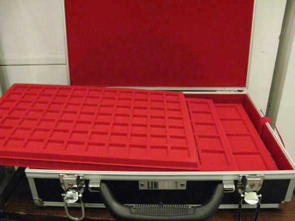 �remtart� alub�r�nd /norm�l 6 db pl�ss t�lc�val m�retei:350x240x89mm  �remtart�,b�r�nd, numizmatika